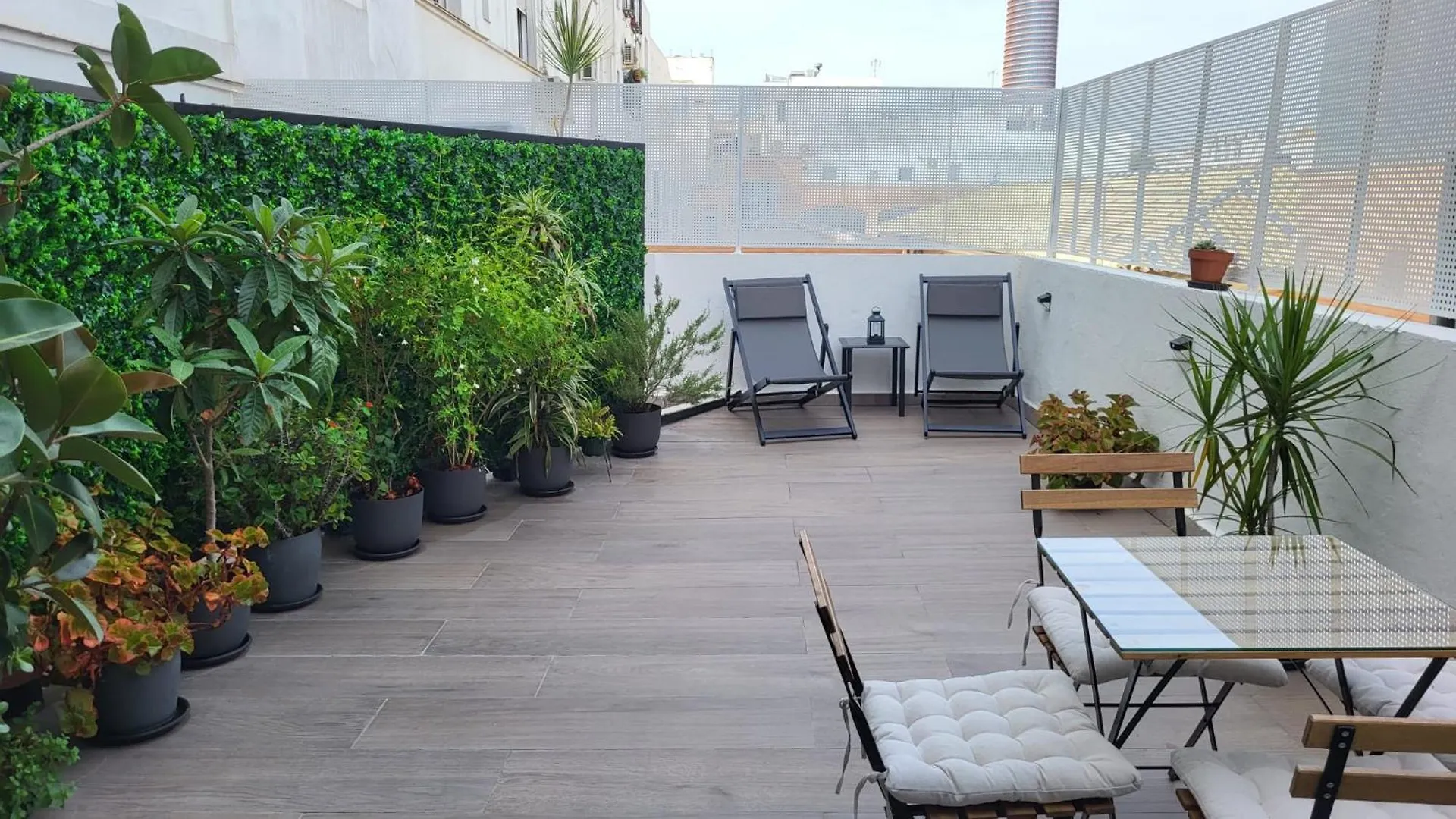 New! Cozy For Couples With Private Patio Apartman Sevilla