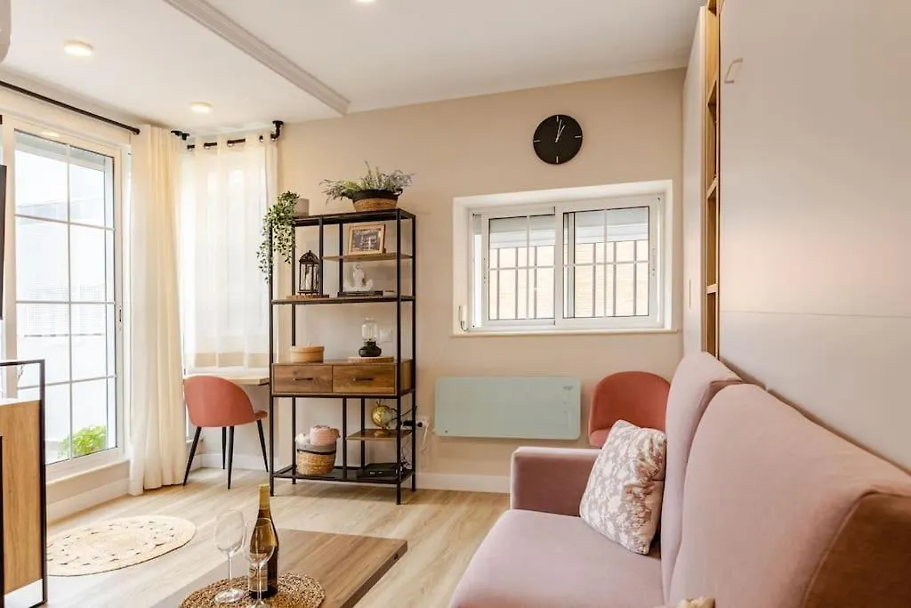New! Cozy For Couples With Private Patio Apartman Sevilla 0*,  Spanyolország