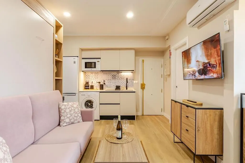 New! Cozy For Couples With Private Patio Apartman Sevilla