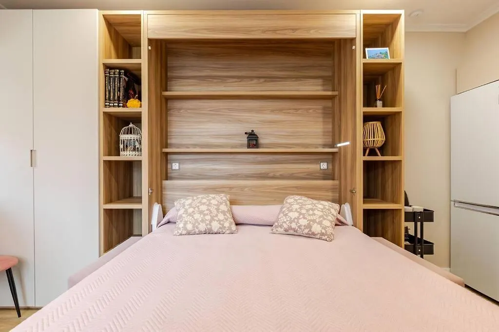 New! Cozy For Couples With Private Patio Apartman Sevilla
