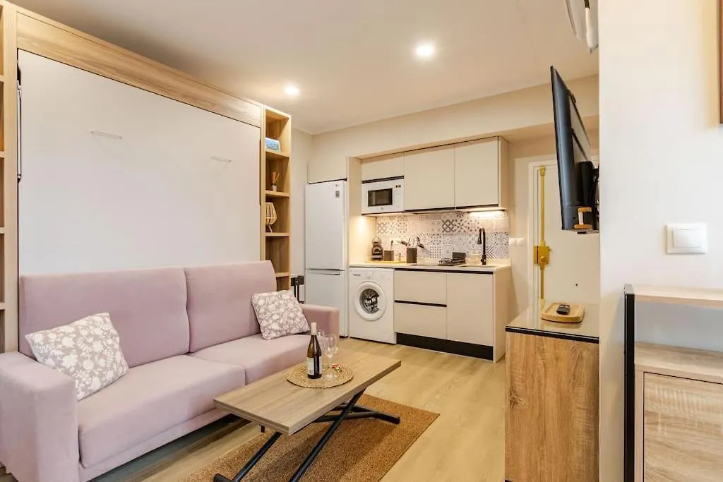 New! Cozy For Couples With Private Patio Apartman Sevilla