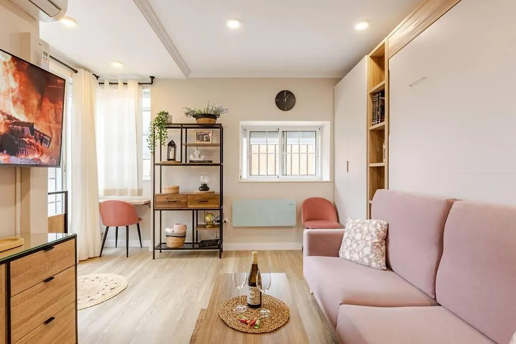 New! Cozy For Couples With Private Patio Apartman Sevilla