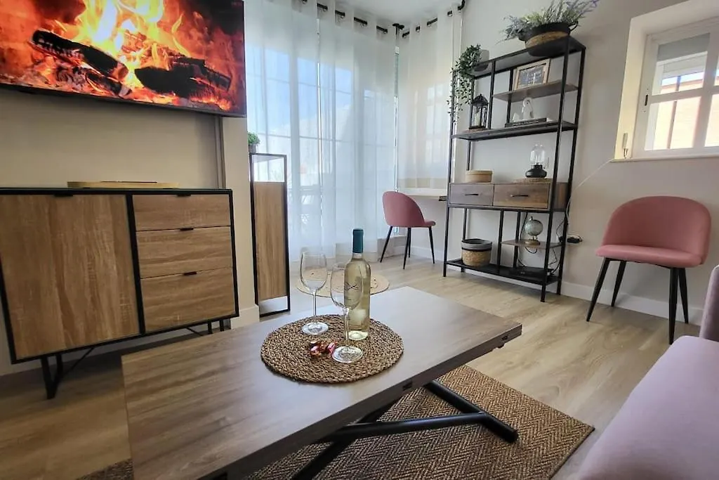 New! Cozy For Couples With Private Patio Apartman Sevilla