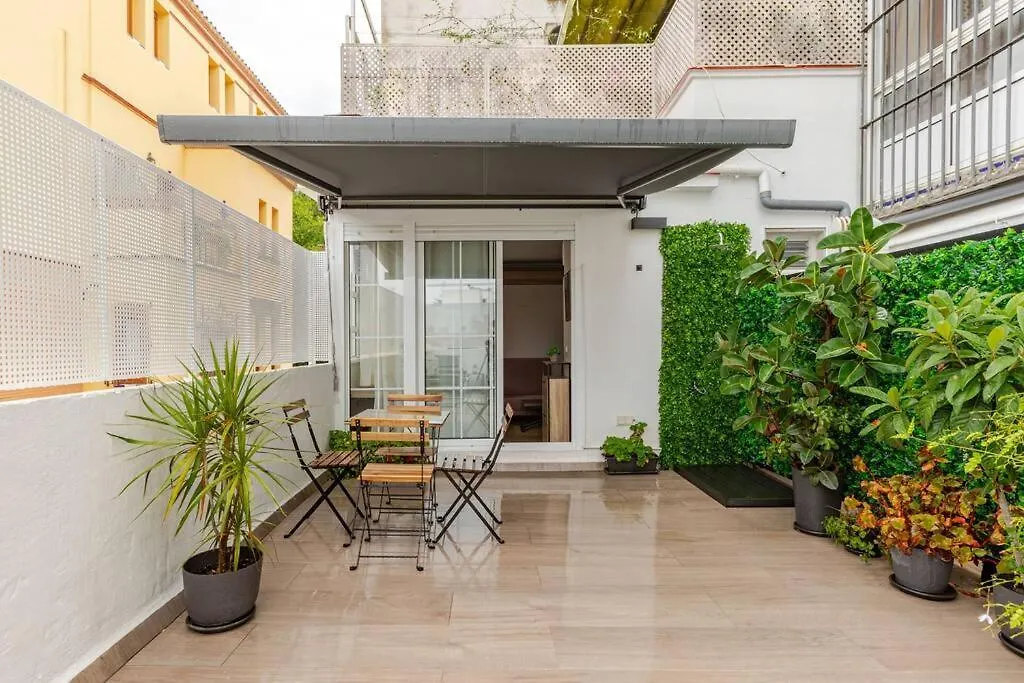 New! Cozy For Couples With Private Patio Apartman Sevilla 0*,