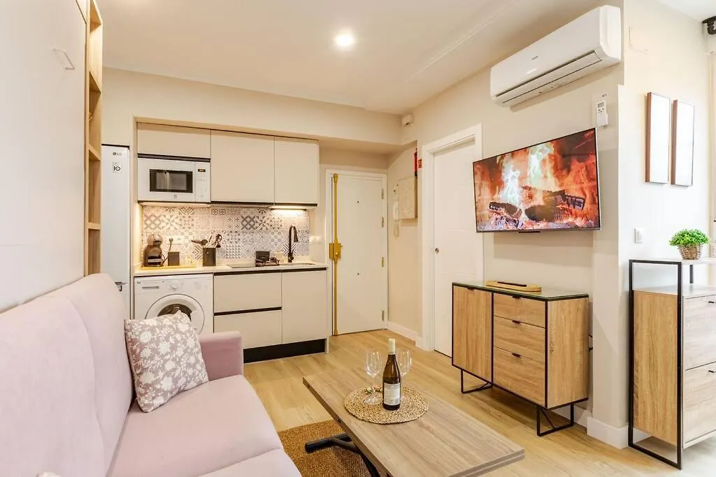 New! Cozy For Couples With Private Patio Apartment Seville Spain
